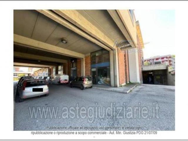 IMMOBILI IMMOBILE COMMERCIALE Via G. Verrotti, 5, 65015 Montesilvano PE, Italia