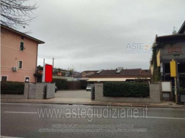 IMMOBILI IMMOBILE COMMERCIALE Via Giovanni Mimbelli, 51018 Pieve A Nievole PT, Italia