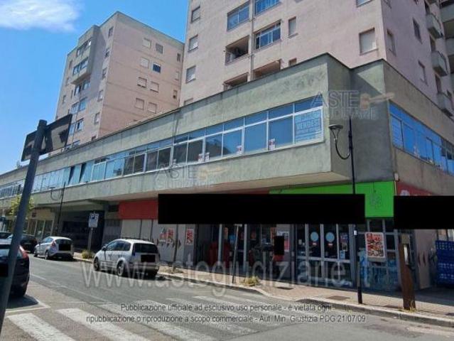 IMMOBILI IMMOBILE COMMERCIALE Via degli Oleandri, 94, 04011 Aprilia LT, Italia