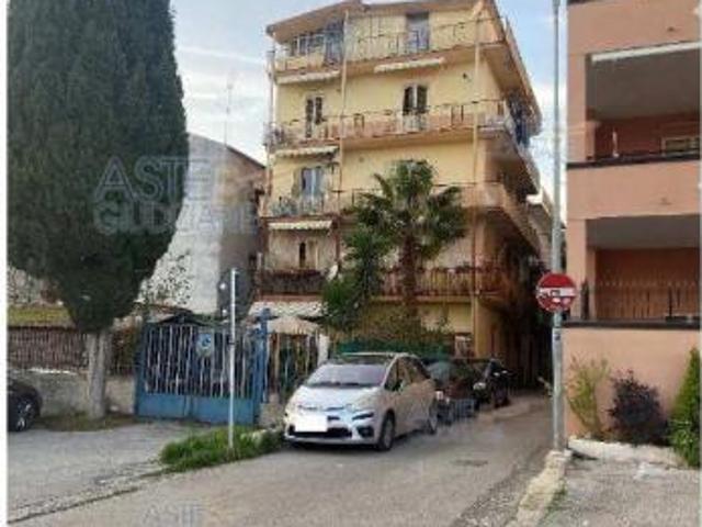 IMMOBILI IMMOBILE COMMERCIALE Via dei Mille, 46, 84091 Battipaglia SA, Italia
