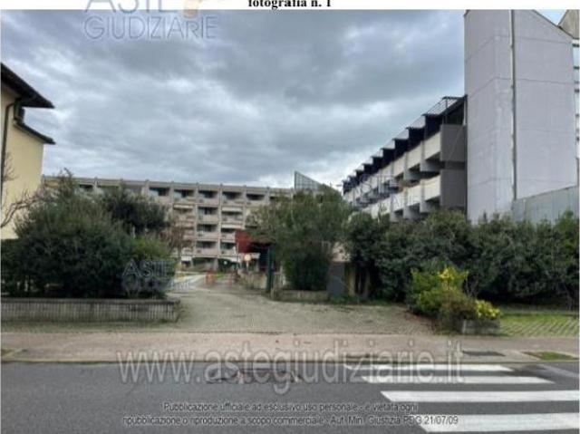 IMMOBILI IMMOBILE COMMERCIALE Via del Secco