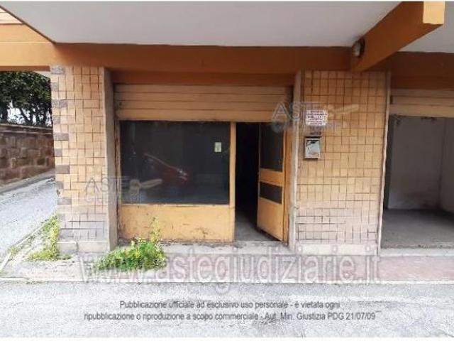IMMOBILI IMMOBILE COMMERCIALE Via delle Sorgenti 28