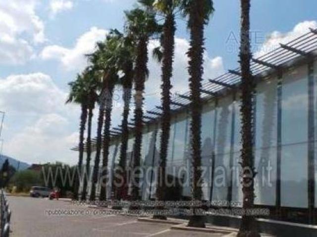 IMMOBILI IMMOBILE COMMERCIALE Via Due Ponti n. 1