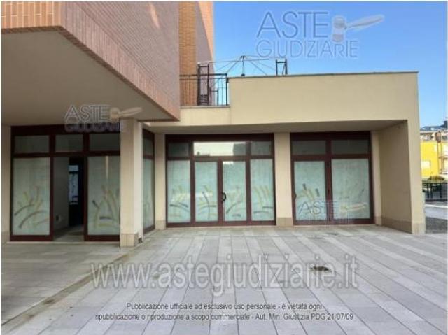 IMMOBILI IMMOBILE COMMERCIALE Via Eugenio Curiel, 33, 60030 Castelbellino Stazione AN, Italia