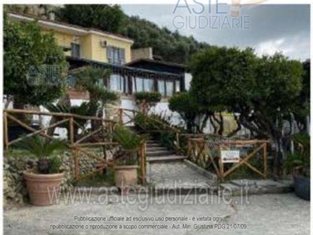 IMMOBILI IMMOBILE COMMERCIALE Via Fascione, 8, 80078 Pozzuoli NA, Italia
