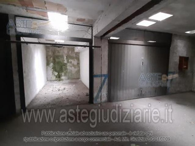 IMMOBILI IMMOBILE COMMERCIALE Via Isonzo, 42, 00046 Grottaferrata RM, Italia