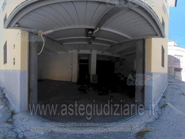 IMMOBILI IMMOBILE COMMERCIALE Via Olimpia, 7, 60027 Osimo AN, Italia