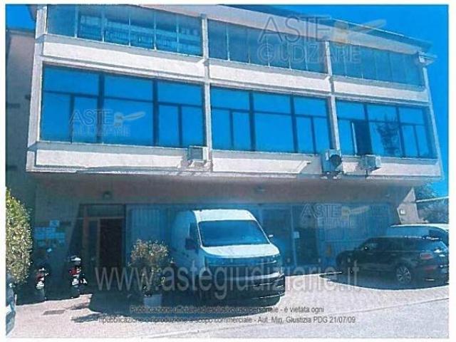 IMMOBILI IMMOBILE COMMERCIALE Via Lorenzo Ghiberti, 2B, 51100 Pistoia PT, Italia