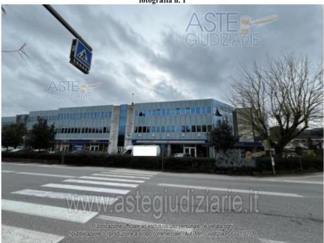 IMMOBILI IMMOBILE COMMERCIALE Via Lucchese, 1, 51034 Serravalle Pistoiese PT, Italia