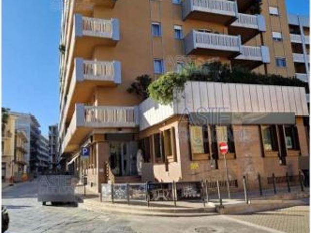 IMMOBILI IMMOBILE COMMERCIALE Via M.R.Imbriani, 20