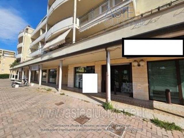 IMMOBILI IMMOBILE COMMERCIALE Via Nazionale Adriatica Nord, 565, 65125 Pescara PE, Italia