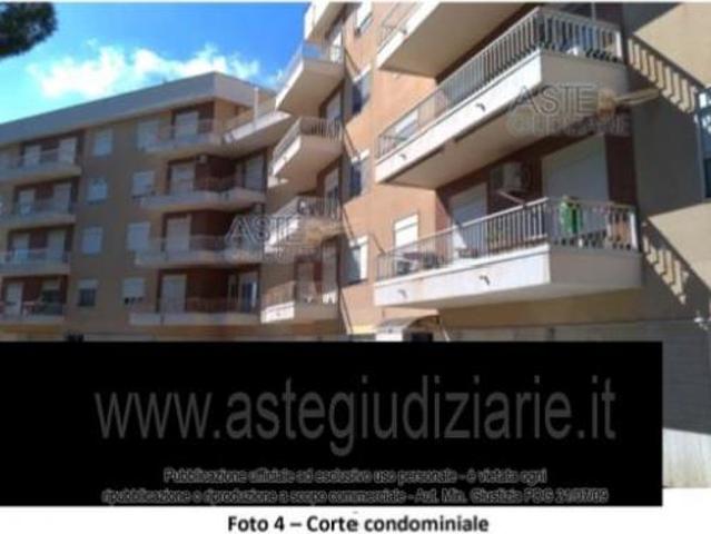 IMMOBILI IMMOBILE COMMERCIALE Via S. Giuliano, 38, 93100 Caltanissetta CL, Italia