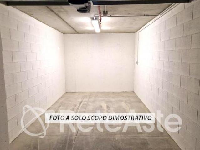 IMMOBILI IMMOBILE COMMERCIALE Via Sardi