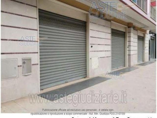IMMOBILI IMMOBILE COMMERCIALE Via Ponchielli, 8/ABC