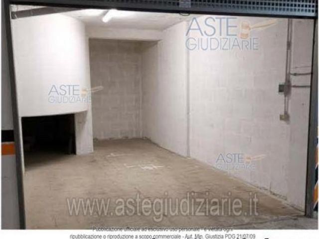 IMMOBILI IMMOBILE COMMERCIALE Via Ponchielli, 8/M