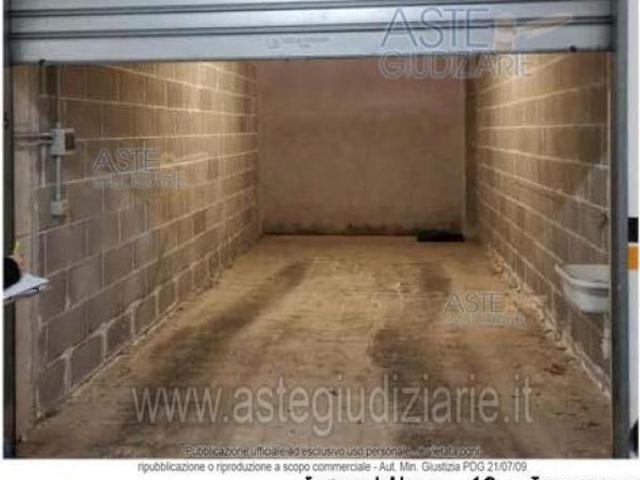 IMMOBILI IMMOBILE COMMERCIALE Via Ponchielli, 8/M