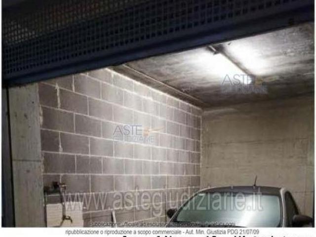 IMMOBILI IMMOBILE COMMERCIALE Via Ponchielli, 8/M