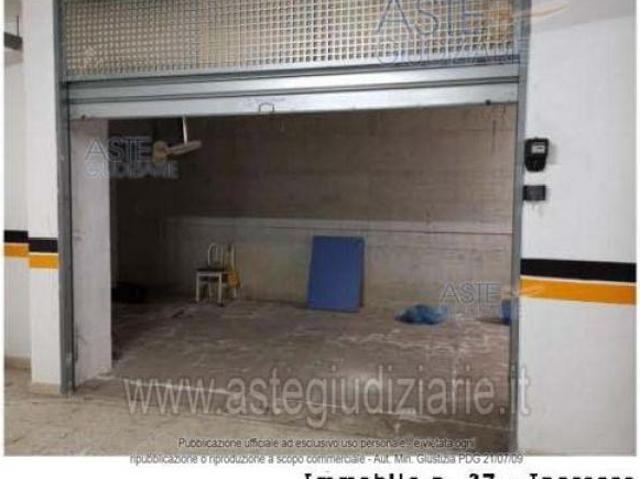 IMMOBILI IMMOBILE COMMERCIALE Via Ponchielli, 8/M