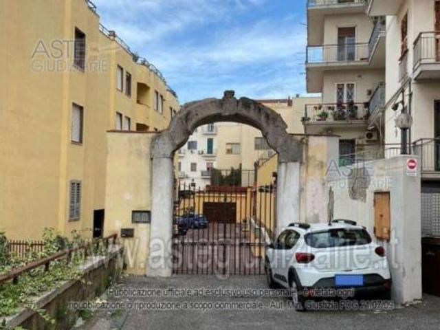 IMMOBILI IMMOBILE COMMERCIALE Via Pietro Ragnisco, 2B, 80078 Pozzuoli NA, Italia