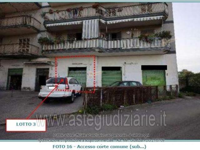 IMMOBILI IMMOBILE COMMERCIALE Via Roma Verso Scampia, 2, 80144 Napoli NA, Italia