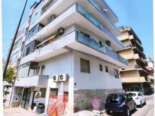 IMMOBILI IMMOBILE COMMERCIALE Via Raffaello Sanzio, 67, 65124 Pescara PE, Italia