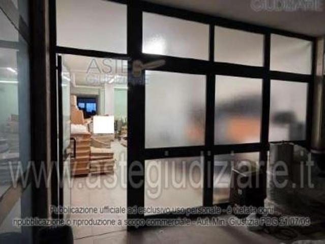 IMMOBILI IMMOBILE COMMERCIALE Via Velletri, 2 76123 Andria BT, Italia