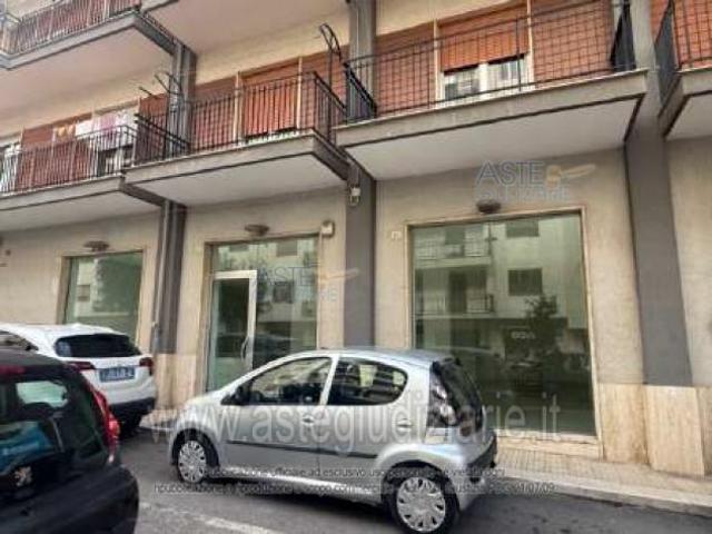 IMMOBILI IMMOBILE COMMERCIALE Via Vittorio Emanuele Orlando, 43, 74015 Martina Franca TA, Italia