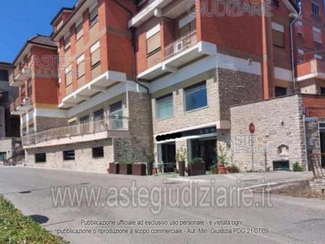 IMMOBILI IMMOBILE COMMERCIALE Viale Del Crocefisso, 31, 06059 Todi PG, Italia