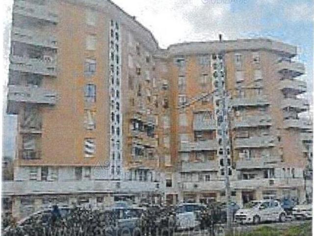 IMMOBILI IMMOBILE COMMERCIALE Viale Francesco Petrarca, 196, 57125 Livorno LI, Italia