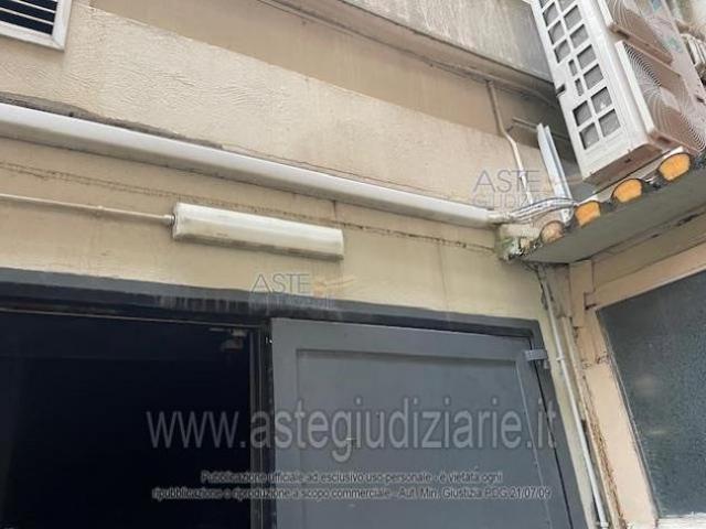 IMMOBILI IMMOBILE COMMERCIALE Vico Sospiri, 13, 80121 Napoli NA, Italia