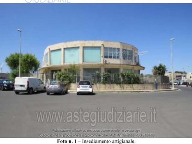 IMMOBILI IMMOBILE COMMERCIALE Zona artigianale, c.da pendente
