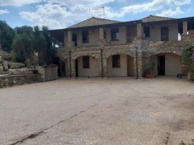 IMMOBILI IMMOBILE COMMERCIALE localit Bruncu Cresia