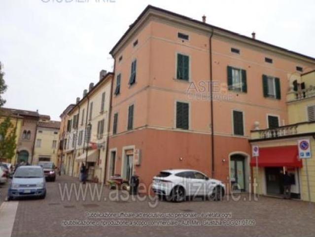 IMMOBILI IMMOBILE COMMERCIALE Piazza Giuseppe Garibaldi, 19, 41034 Finale Emilia MO, Italia