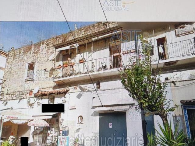 IMMOBILI IMMOBILE COMMERCIALE Piazza Luigi Poderico, 5, 80141 Napoli NA, Italia