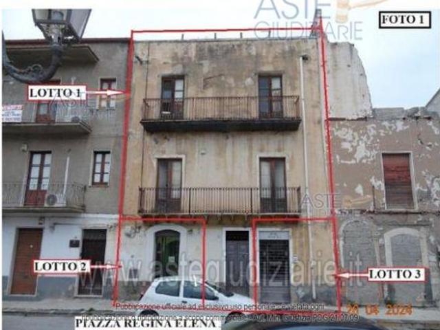 IMMOBILI IMMOBILE COMMERCIALE Piazza Regina Elena 29
