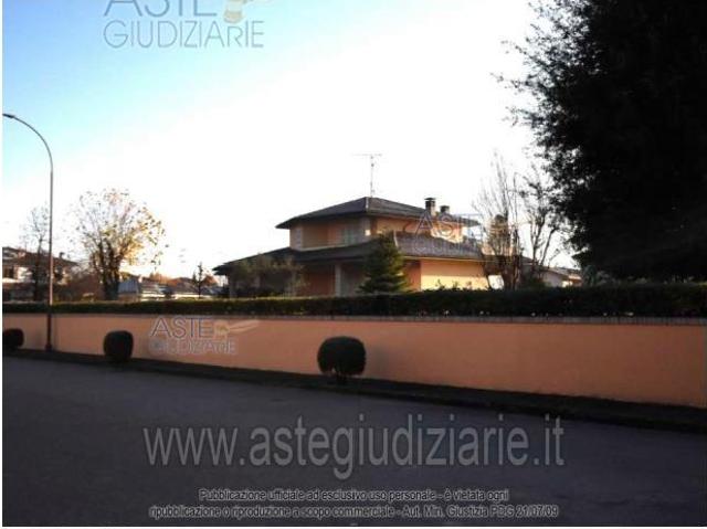 IMMOBILI IMMOBILE RESIDENZIALE Frazione Roveleto via Pescara 15