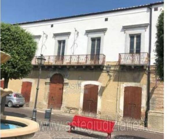 IMMOBILI IMMOBILE RESIDENZIALE Piazza San Francesco 3