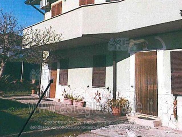 IMMOBILI IMMOBILE RESIDENZIALE Piazza Ugo la Malfa, 3, 00040 Lariano RM, Italia