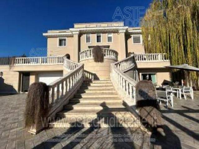 IMMOBILI IMMOBILE RESIDENZIALE Via Case Viti