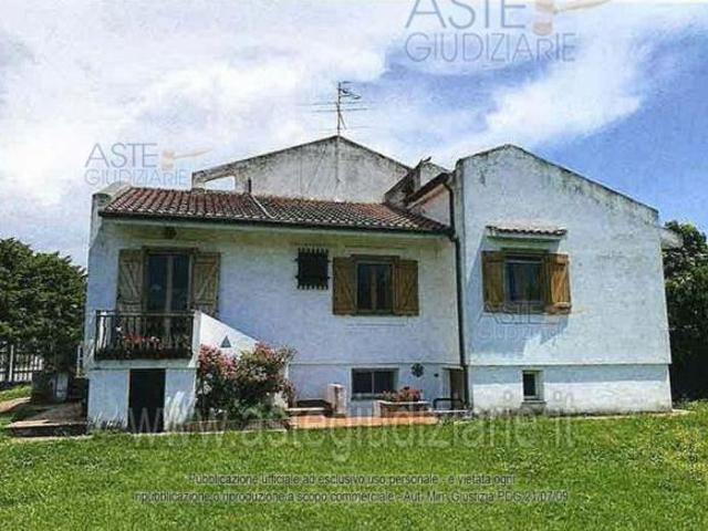 IMMOBILI IMMOBILE RESIDENZIALE Via Covino, 04022 Fondi LT, Italia