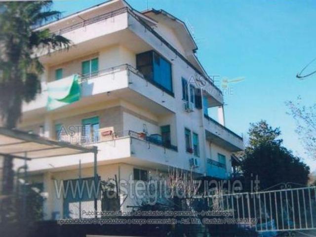 IMMOBILI IMMOBILE RESIDENZIALE Via dei Larici, 15