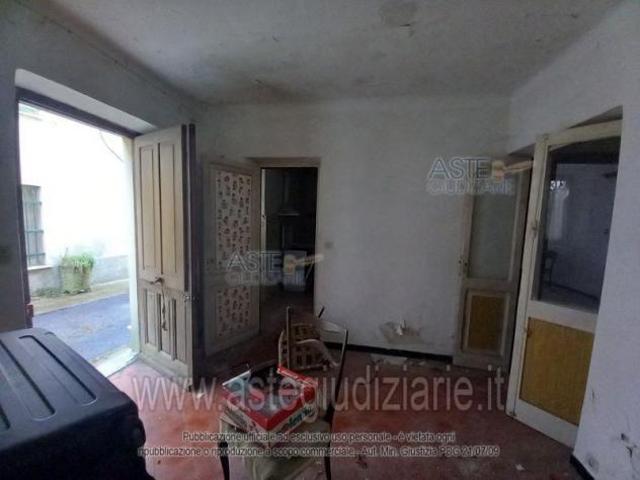 IMMOBILI IMMOBILE RESIDENZIALE Via Fieschi 2