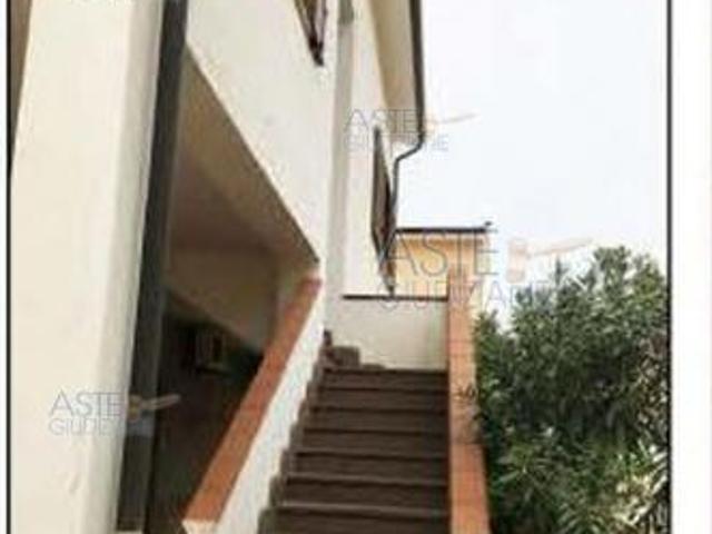 IMMOBILI IMMOBILE RESIDENZIALE Via Genova 36