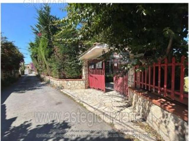 IMMOBILI IMMOBILE RESIDENZIALE Via Vizzarro, 1, 74122 Taranto TA, Italia