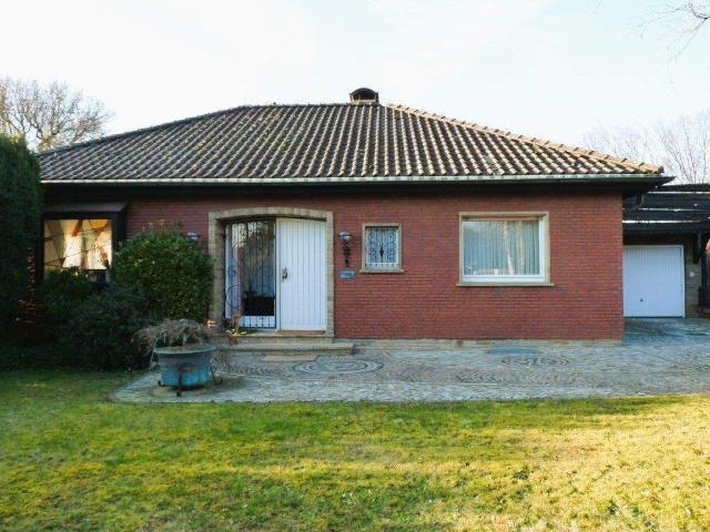 IMMOBILIEN LONNY* Einziehen und wohlfühlen: Sehr schönes Einfamilienhaus mit Doppelgarage u. Einzelgarage