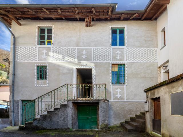 Immobilienprojekt mit zwei Einheiten im Herzen von Purasca