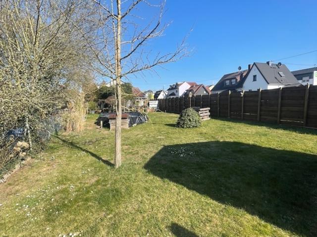 ImmobilienPunkt*ZWEIFAMILIENHAUS MIT DOPPELGARAGE AUF ÜBER 1000 QM GRUND!