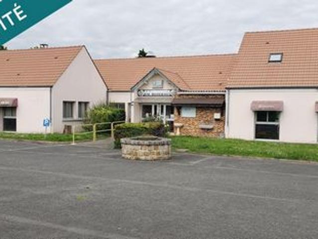 Immobilier commercial 400 m2, appartement 65 m2, terrain/parkings 9199 m2