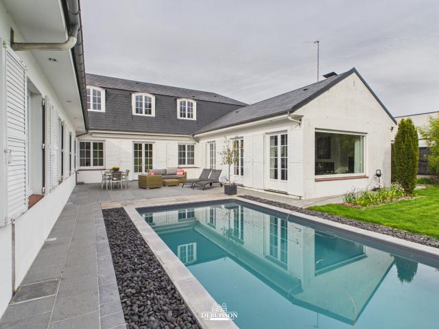 Immobilier de prestige: RARE A ARRAS UNE VILLA INDIVIDUELLE de 246m2 HABITABLES SUR UN MAGNIFIQUE TERRAIN