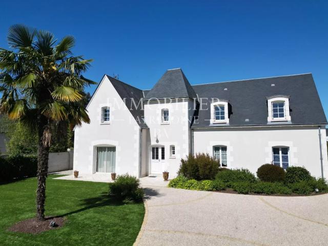 Immobilier Patrimoine B&V vous propose une belle demeure de. 215m² Le Controis en Sologne